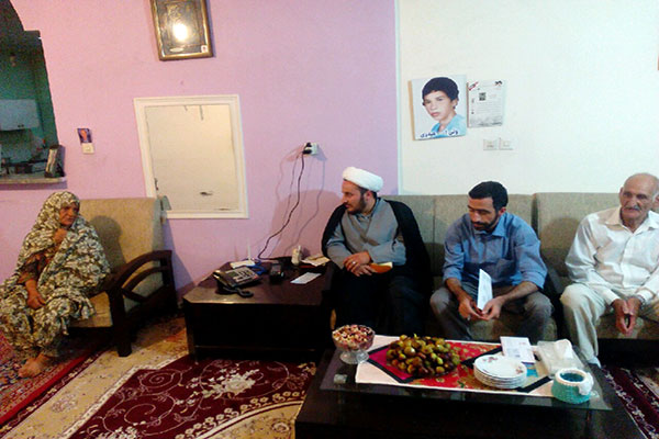 تجلیل از مادر شهید در اصغرآباد