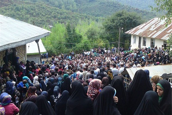 جمعه/////امروز؛ آئین سنتی &laquo;عَلم واچینی&raquo; در بقعه متبرکه سرتربت املش