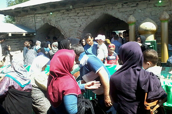 جمعه/////امروز؛ آئین سنتی &laquo;عَلم واچینی&raquo; در بقعه متبرکه سرتربت املش