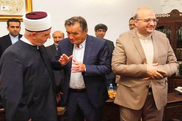 اقامه نماز عید قربان با حضور سفیر ایران در بوسنی