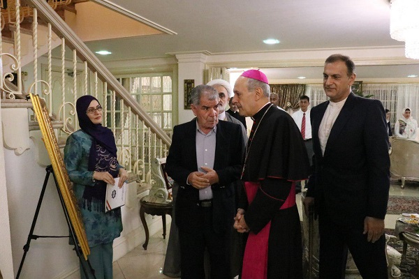 هنرمند قرآنی ایران و نامه&zwnj;ای به پاپ+متن/ ما مسلمانان، انجیل را نور می&zwnj;دانیم