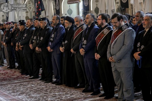 تصاویری از پرچم عزای حسینی بر فراز گنبد ائمه(ع) در عراق تصاویری از پرچم عزای حسینی بر فراز گنبد ائمه(ع) در عراق