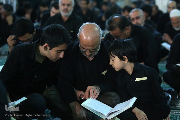 تلاوت قرآن؛ لبیکگویی احیاگران شب عاشورا به اباعبدالله الحسین(ع)/ عبادتی به اندازه جميع ملائكه