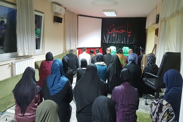 بوی محرم در حسینیه شیعیان بوسنی+عکس بوی محرم در حسینیه شیعیان بوسنی+عکس