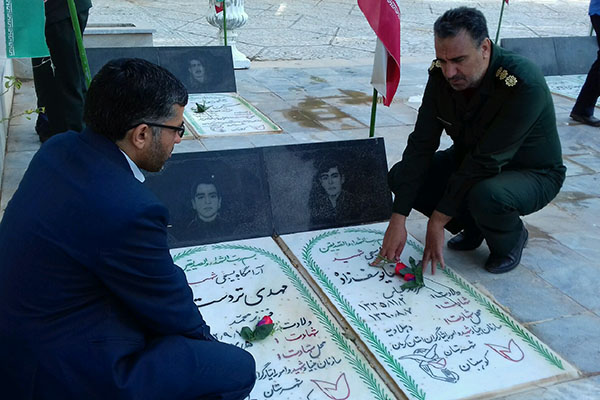 عطرافشانی و گلباران مزار شهدا در کوهبنان + تصاویر عطرافشانی و گلباران مزار شهدا در کوهبنان + تصاویر