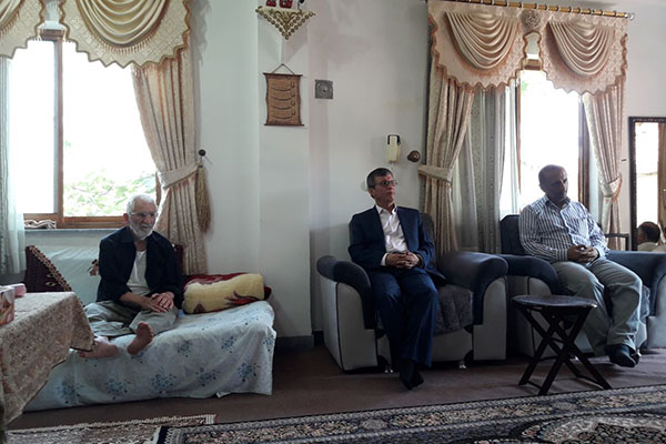 دیدار با خانواده شهدا در املش + تصاویر دیدار با خانواده شهدا در املش + تصاویر