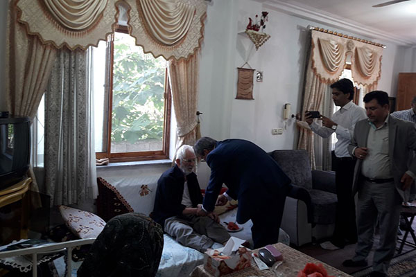 دیدار با خانواده شهدا در املش + تصاویر دیدار با خانواده شهدا در املش + تصاویر