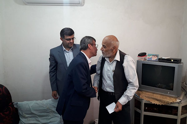 دیدار با خانواده شهدا در املش + تصاویر دیدار با خانواده شهدا در املش + تصاویر