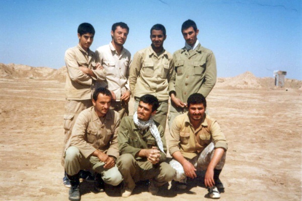 سعید زکی لو تخته جعبههای کاتیوشا که رحل قرآن شدند/ فرمانده و سرباز همه بر سر یک سفره بودیم/ تنها شکلی از احترام به شهدا باقی مانده است