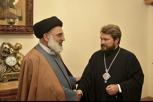 اهدای نهج&zwnj;البلاغه به مقام مسیحی روس+عکس