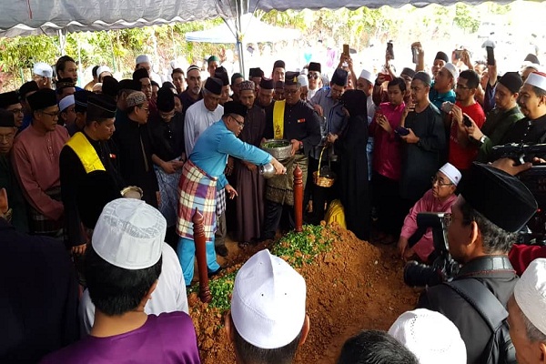 وفات شیخ حسن ازهری، خادم قرآن مالزی وفات شیخ حسن ازهری، خادم قرآن مالزی