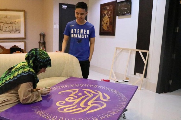 هفته خوشنویسی ایران به فیلیپین میرود/ ترسیم صلح با هنرمندی مسلمان و مسیحی+عکس هفته خوشنویسی ایران به فیلیپین میرود/ ترسیم صلح با هنرمندی مسلمان و مسیحی+عکس