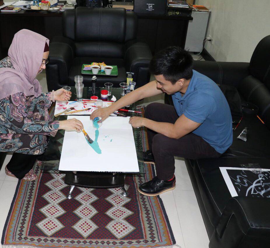 هفته خوشنویسی ایران به فیلیپین میرود/ ترسیم صلح با هنرمندی مسلمان و مسیحی+عکس هفته خوشنویسی ایران به فیلیپین میرود/ ترسیم صلح با هنرمندی مسلمان و مسیحی+عکس