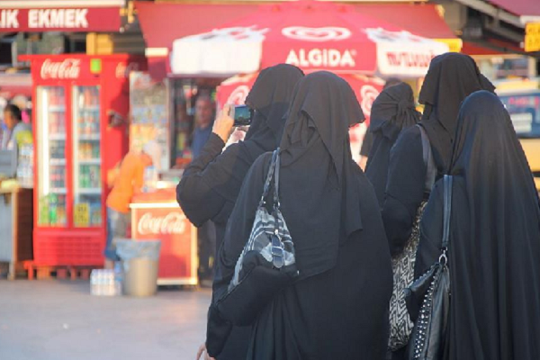 تصویب ممنوعیت برقع در یک ایالت سوئیس /آماده