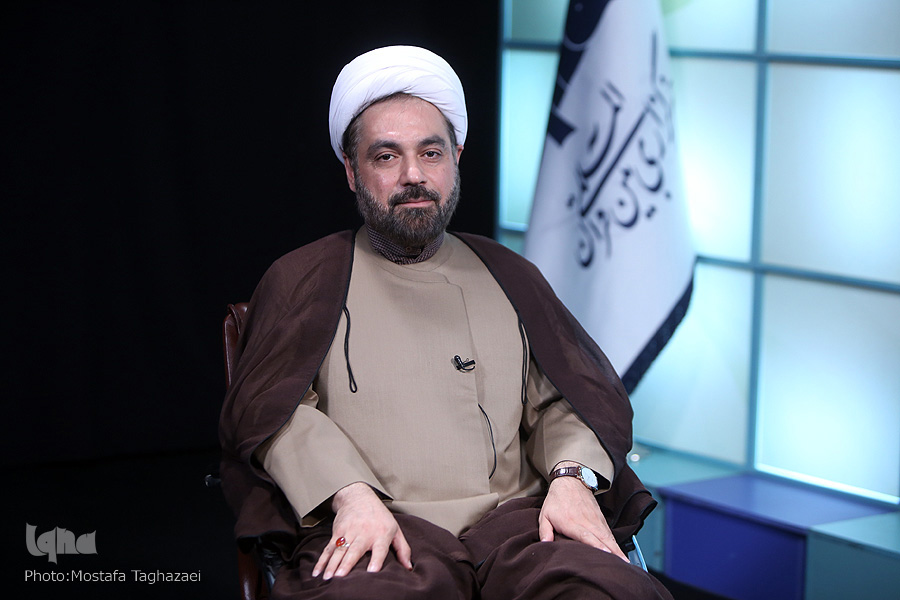 صمصامی: بانکها حیلههای فقهی لازم را برای عقود پیدا کردهاند/ بانکهای اسلامی الگوی خود را از بانک ربوی گرفتهاند/ محققنیا: سیستم مالی وحی منزل نیست/ معنای «پول را چند بخریم؟» چیست. صمصامی: بانکها حیلههای فقهی لازم را برای عقود پیدا کردهاند/ بانکهای اسلامی الگوی خود را از بانک ربوی گرفتهاند/ محققنیا: سیستم مالی وحی منزل نیست/ معنای «پول را چند بخریم؟» چیست.