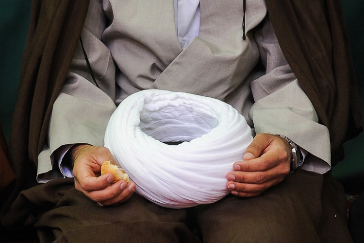 پارادوکس به نام &laquo;طلبه بی لباس&raquo;