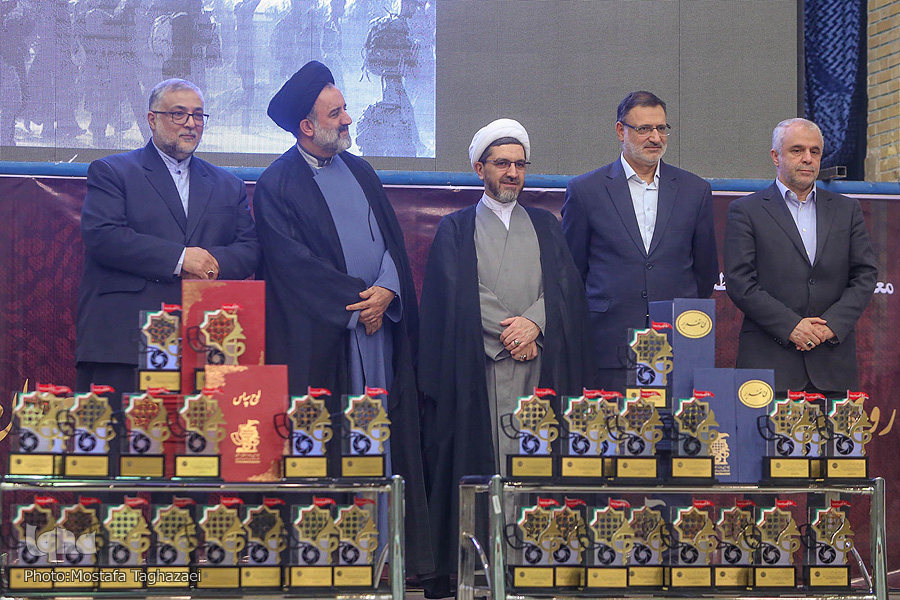 جایزه جهانی اربعین میزبان آثار هنرمندان 25 کشور شد/ راهپیمایی اربعین، شکل سیاحتی به خود نگیرد