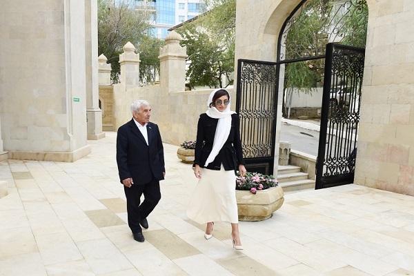 حضور مهربان علی&zwnj;اف در مراسم افتتاح مسجد امام حسین باکو