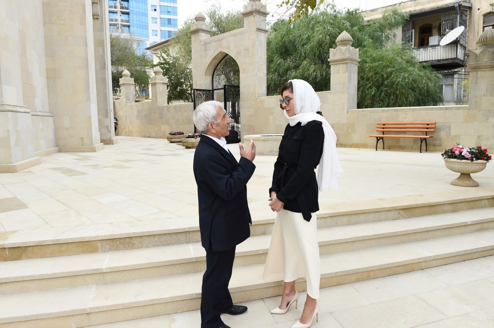 بازگشایی مسجد شیعیان باکو/ اهدای قرآن به معاون رئیس&zwnj;جمهور+عکس