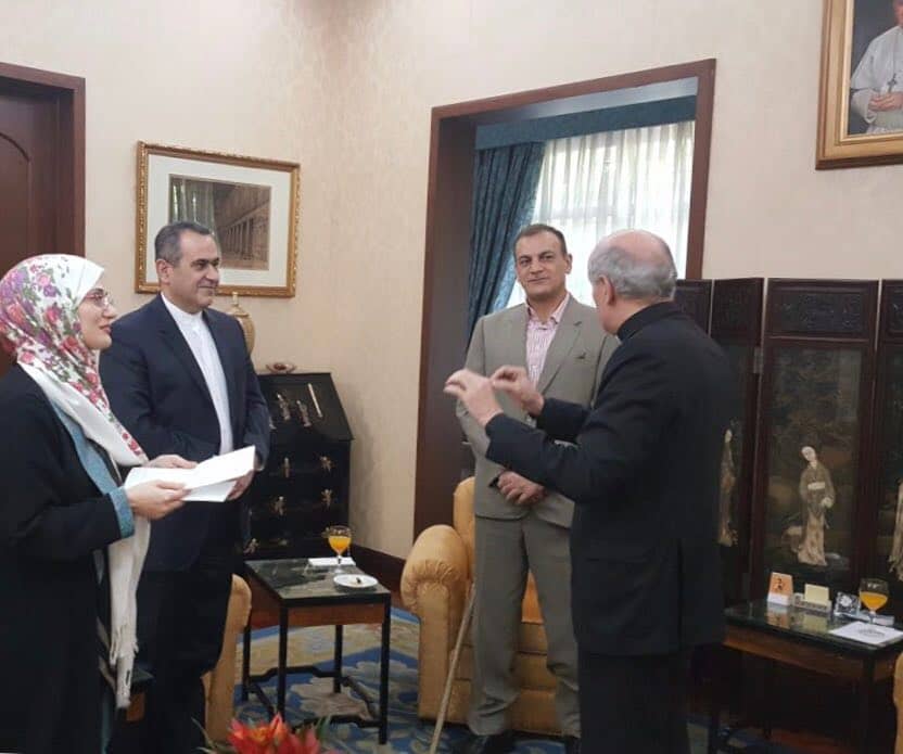 نامه قدردانی پاپ از هدیه قرآنی بانوی ایرانی+عکس نامه قدردانی پاپ از هدیه قرآنی بانوی ایرانی+عکس