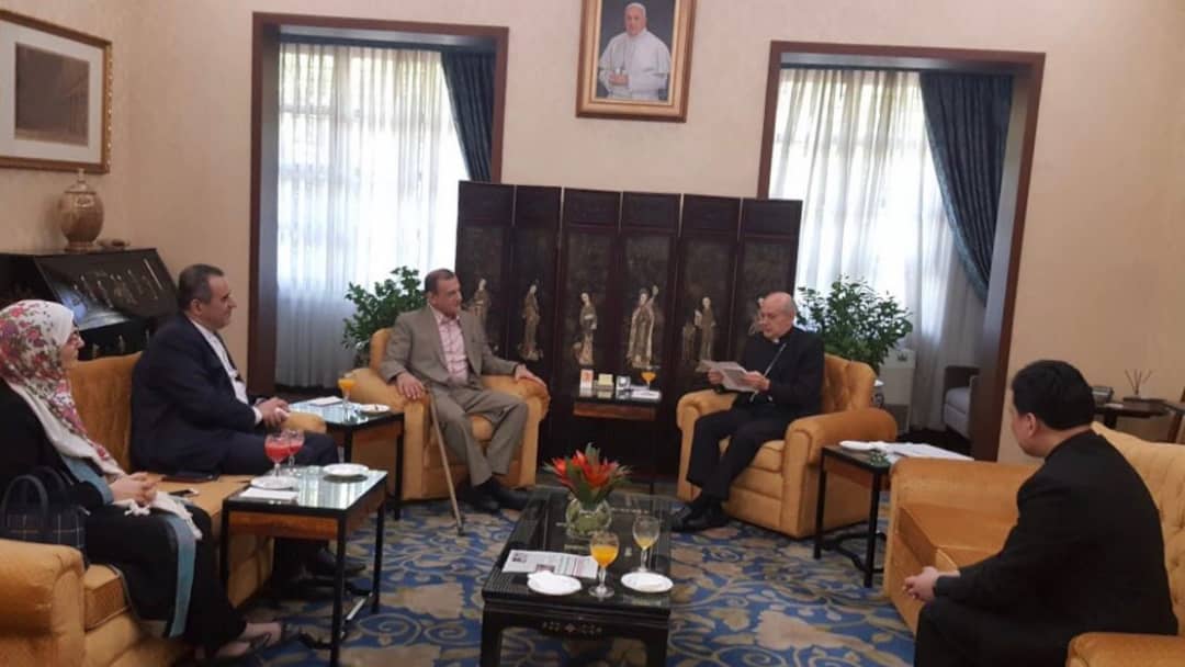 نامه قدردانی پاپ از هدیه قرآنی بانوی ایرانی+عکس نامه قدردانی پاپ از هدیه قرآنی بانوی ایرانی+عکس