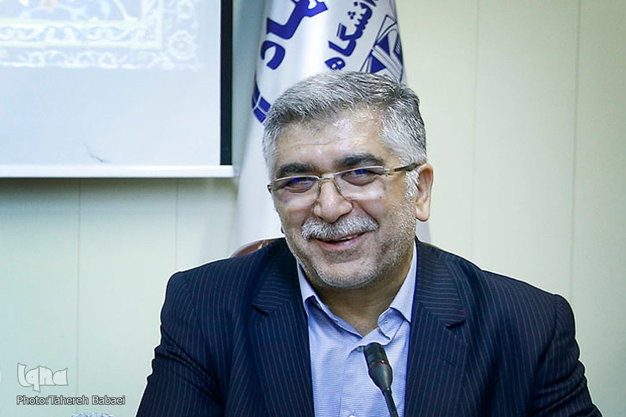 ایکنا شاخه بابرکت شجره طیبه جهاد دانشگاهی است/ همه ترجمه&zwnj;های قرآن را در منزل دارم/ تمجید از استاد شهیدی