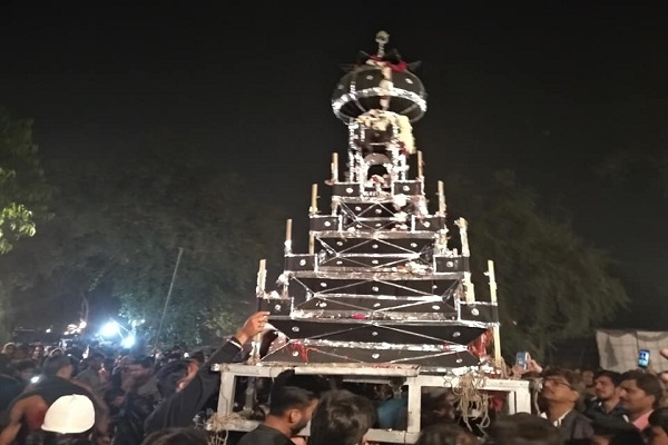 حضور هزاران نفری شیعیان هند در مراسم عزاداری امام عسکری(ع)