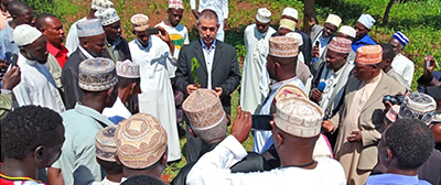 کاشت نهال وحدت شیعه و سنی در اوگاندا+عکس کاشت نهال وحدت شیعه و سنی در اوگاندا+عکس