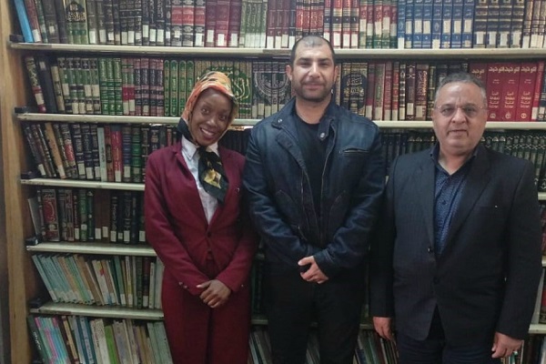 آماده/تشرف بانوی مسیحی به مذهب شیعه در کنیا