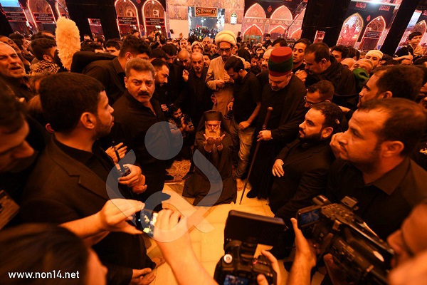 سجده کشیش گرجستانی بر خاک کربلا/ انسانیت را در اربعین یافتم+عکس سجده کشیش گرجستانی بر خاک کربلا/ انسانیت را در اربعین یافتم+عکس