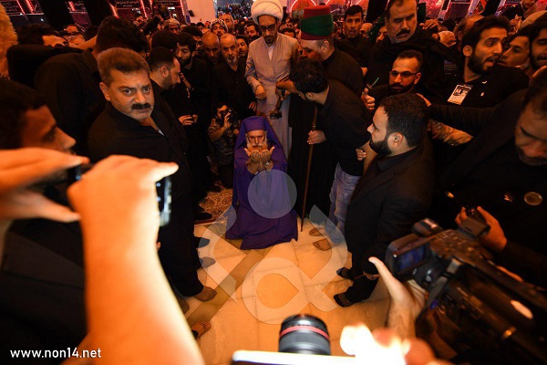 سجده کشیش گرجستانی بر خاک کربلا/ انسانیت را در اربعین یافتم+عکس سجده کشیش گرجستانی بر خاک کربلا/ انسانیت را در اربعین یافتم+عکس