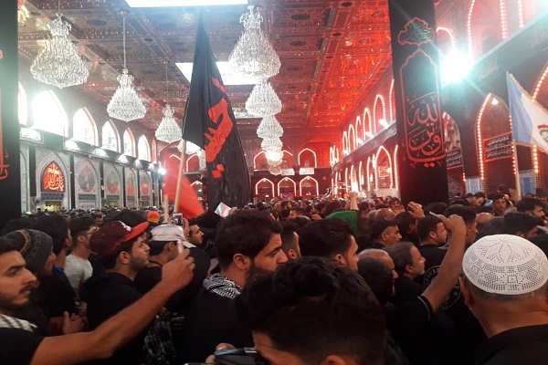 تبلور «الحسین یجمعنا» در شب اربعین حسینی تبلور «الحسین یجمعنا» در شب اربعین حسینی