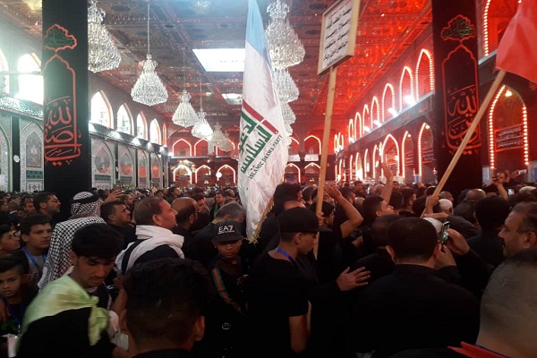 تبلور «الحسین یجمعنا» در شب اربعین حسینی تبلور «الحسین یجمعنا» در شب اربعین حسینی