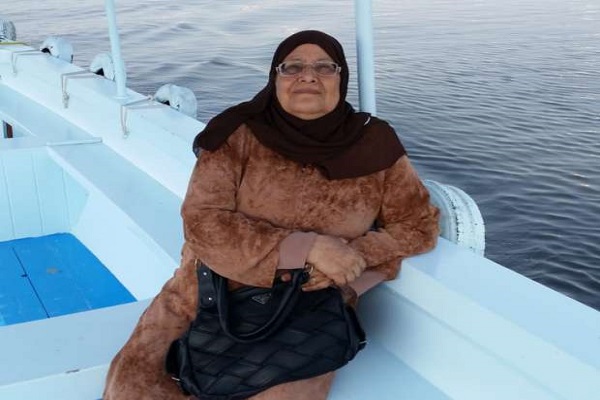 کتابت کامل قرآن توسط بانوی مسن مصری