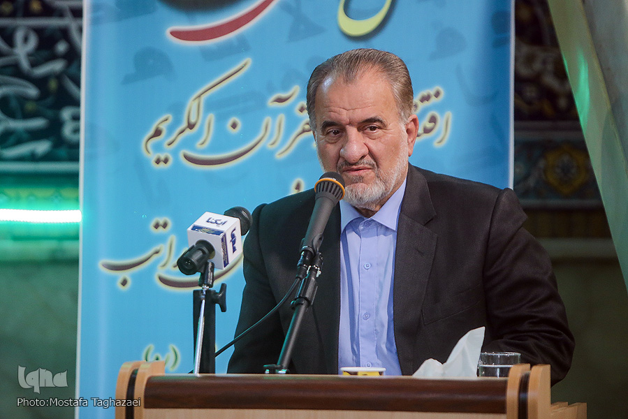 عباس سلیمی بازاریان از دارالقرآن مسجد امام خمینی(ره) حمایت کنند