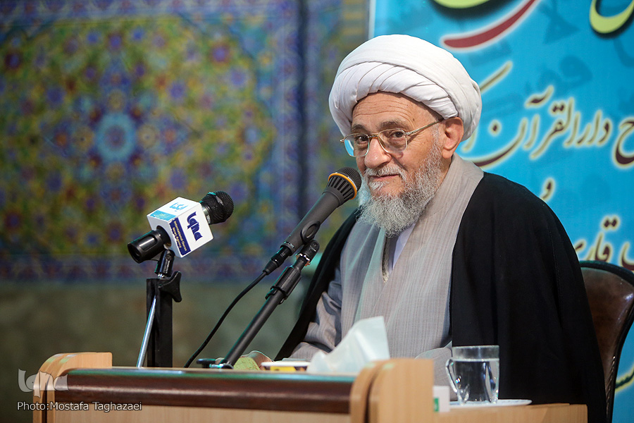 آیت الله عالمی بازاریان از دارالقرآن مسجد امام خمینی(ره) حمایت کنند