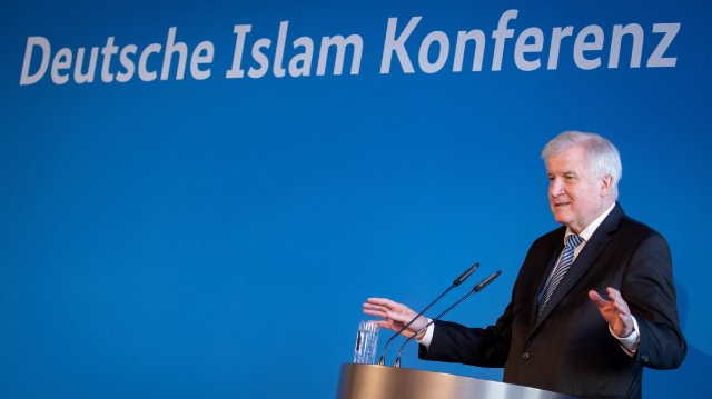 یادداشت یک مسلمان بیاعتقاد درباره کنفرانس اسلامی آلمان یادداشت یک مسلمان بیاعتقاد درباره کنفرانس اسلامی آلمان