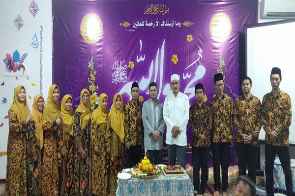 رقابت 42 نوجوان اندونزیایی در مسابقات حفظ قرآن آستان حسینی رقابت 42 نوجوان اندونزیایی در مسابقات حفظ قرآن آستان حسینی