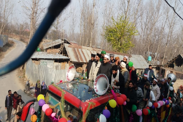 راهپیمایی مسلمانان کشمیر در جشن میلاد پیامبر