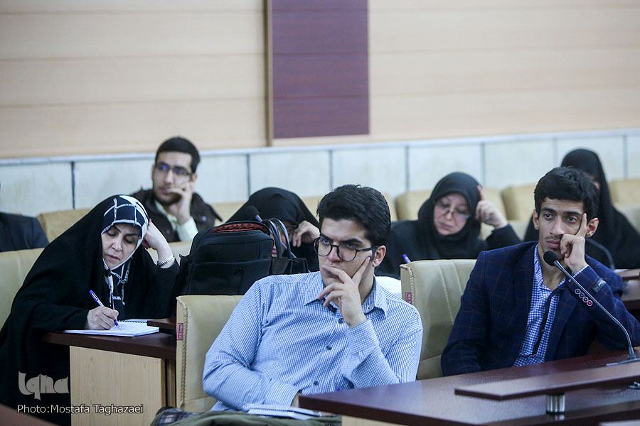 نقش عقل خودبنیاد در توسعه گستره معنای باطنی قرآن/ رویکرد «خوانندهمحور» در تفسیر نقش عقل خودبنیاد در توسعه گستره معنای باطنی قرآن/ رویکرد «خوانندهمحور» در تفسیر