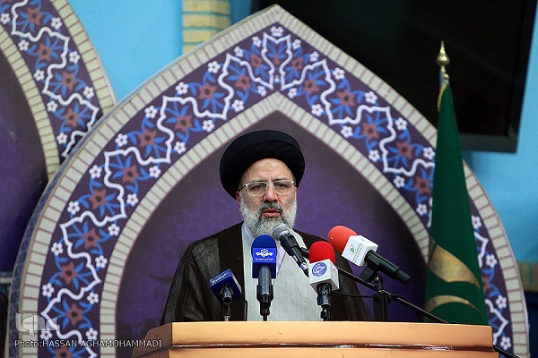 غبارروبی رواق حضرت زهرا (س)؛ پایان&zwnj;بخش همایش بانوان قرآن&zwnj;پژوه در مشهد