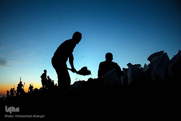 تلاش برای مقابله با سیل در اهواز