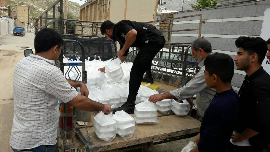 ایستادگی در غبار پلدختر/ تلاش شبانهروزی نیروهای داوطلب و تهیه غذای گرم ایستادگی در غبار پلدختر/ تلاش شبانهروزی نیروهای داوطلب و تهیه غذای گرم