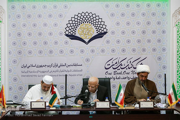 اهل قرآن باید پرچمدار وحدت بین مذاهب باشند اهل قرآن باید پرچمدار وحدت بین مذاهب باشند