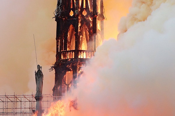 اظهار تأسف شیخ الازهر از آتش&zwnj;سوزی کلیسای نوتردام