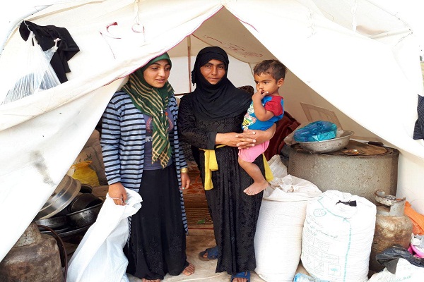 برق امید در چشمان سیل&zwnj;زدگان با صدای هر هلی&zwnj;کوپتر&zwnj;ها/ امدادرسانی سرگرد خلبانی که حافظ کل قرآنست/ برنامه قرآنی اولویت نخست زندگی باشد