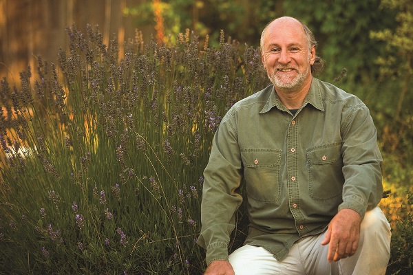 نامه رئیس فارماکوپه&zwnj; گیاهی آمریکا به داروسازان ایرانی؛ دل من با مردم ایران است