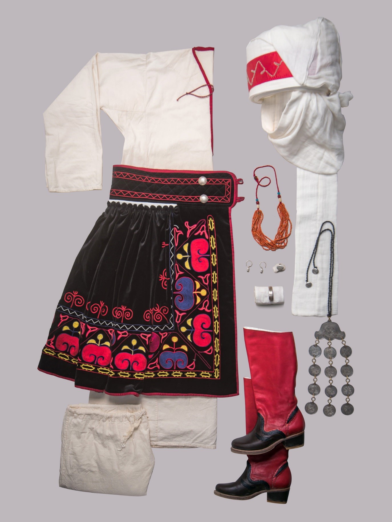 حجاب زنان در قرقیزستان از تنوع در رنگ تا پایبندی به سنت&zwnj;های ماندگار + عکس