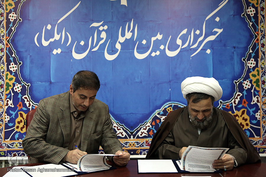 امضای تفاهمنامه همکاری میان پژوهشکده فرهنگ و معارف قرآن و سازمان قرآنی دانشگاهیان امضای تفاهمنامه همکاری میان پژوهشکده فرهنگ و معارف قرآن و سازمان قرآنی دانشگاهیان