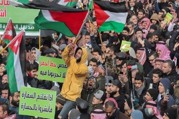 ادامه تجمعات اعتراضی علیه معامله ترامپ در جهان ادامه تجمعات اعتراضی علیه معامله ترامپ در جهان